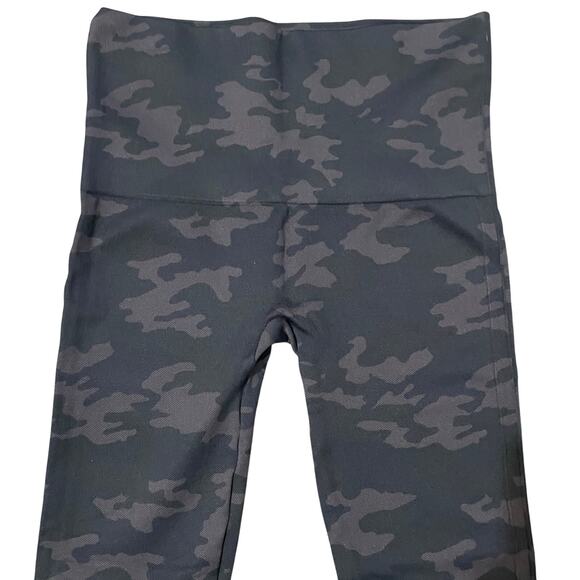 Spanx Camouflage Look At Me Now Seamless Crop Leggings Women's sz M  Black Gray - Picture 7 of 9